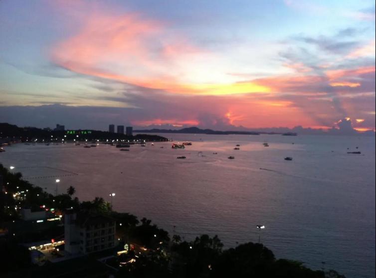 Great Location With Infinity Pool - Central Pattaya Daire Dış mekan fotoğraf